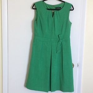 Ellen Tracy green dress with side pockets